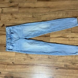 American Eagle skinny blue jeans